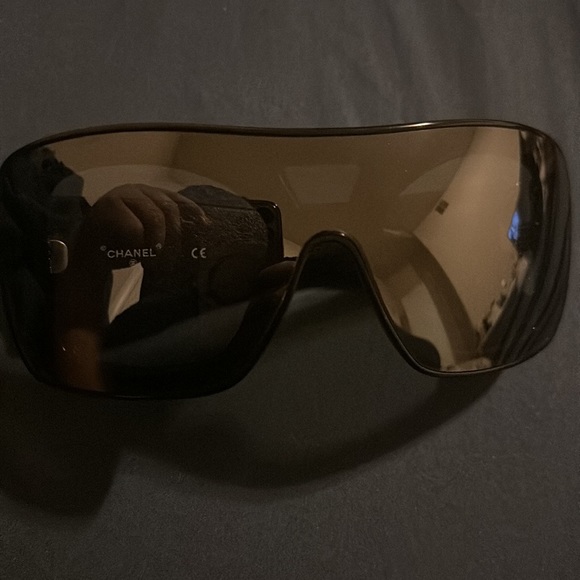 Chanel Shield Sunglasses - Picture 4 of 4